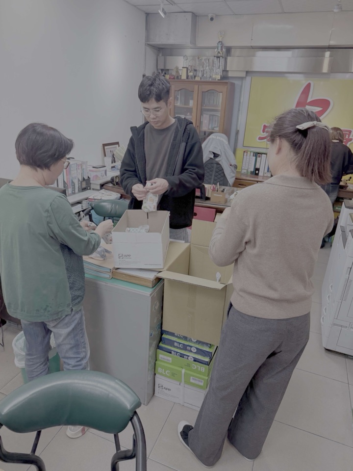 宏儒準備祈福小物